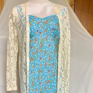 White/cream lace kimono.